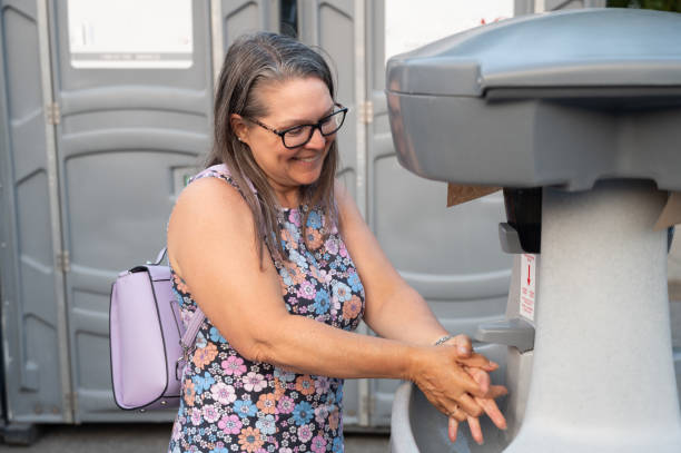 Best Porta potty delivery and setup  in Herington, KS